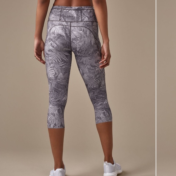 Lululemon Fast & Free Crop size 6
Kindred Spirit Alpine White Multi - Picture 7 of 16